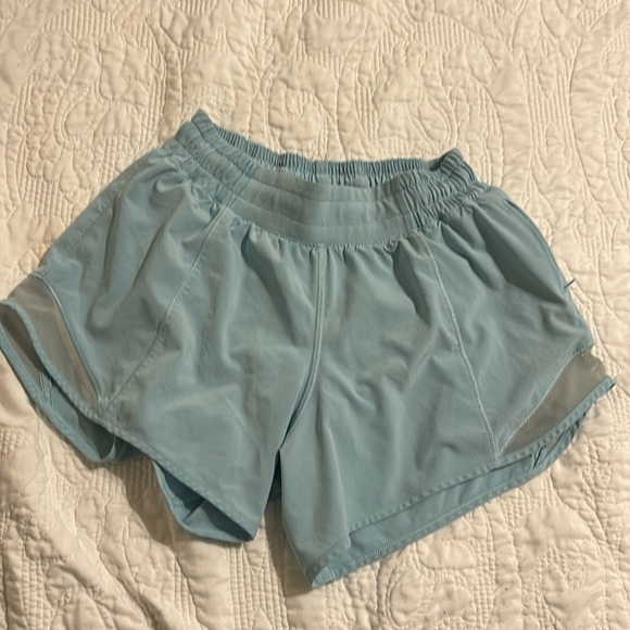 lululemon athletica Pants - Lululemon hottie hots size 2 baby blue 4in low rise